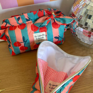 Trousse de toilette matelassée à volants