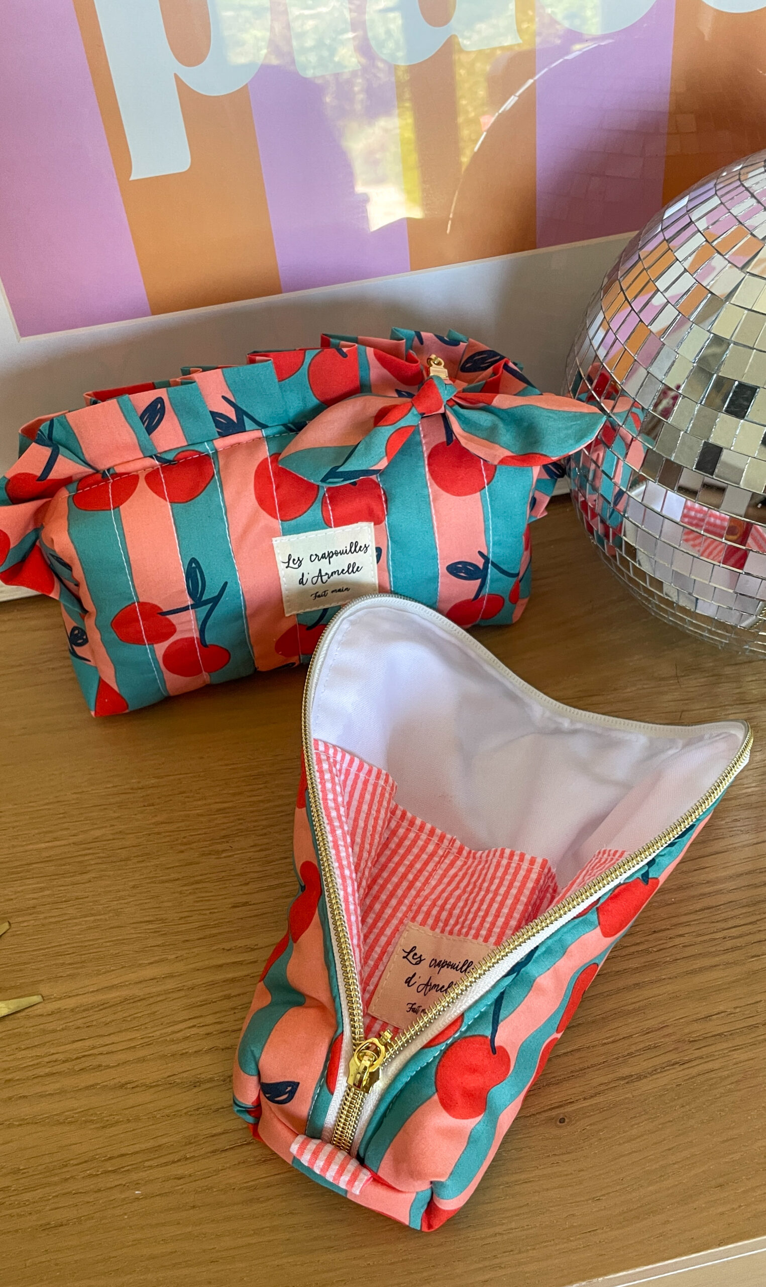 Trousse de toilette matelassée à volants
