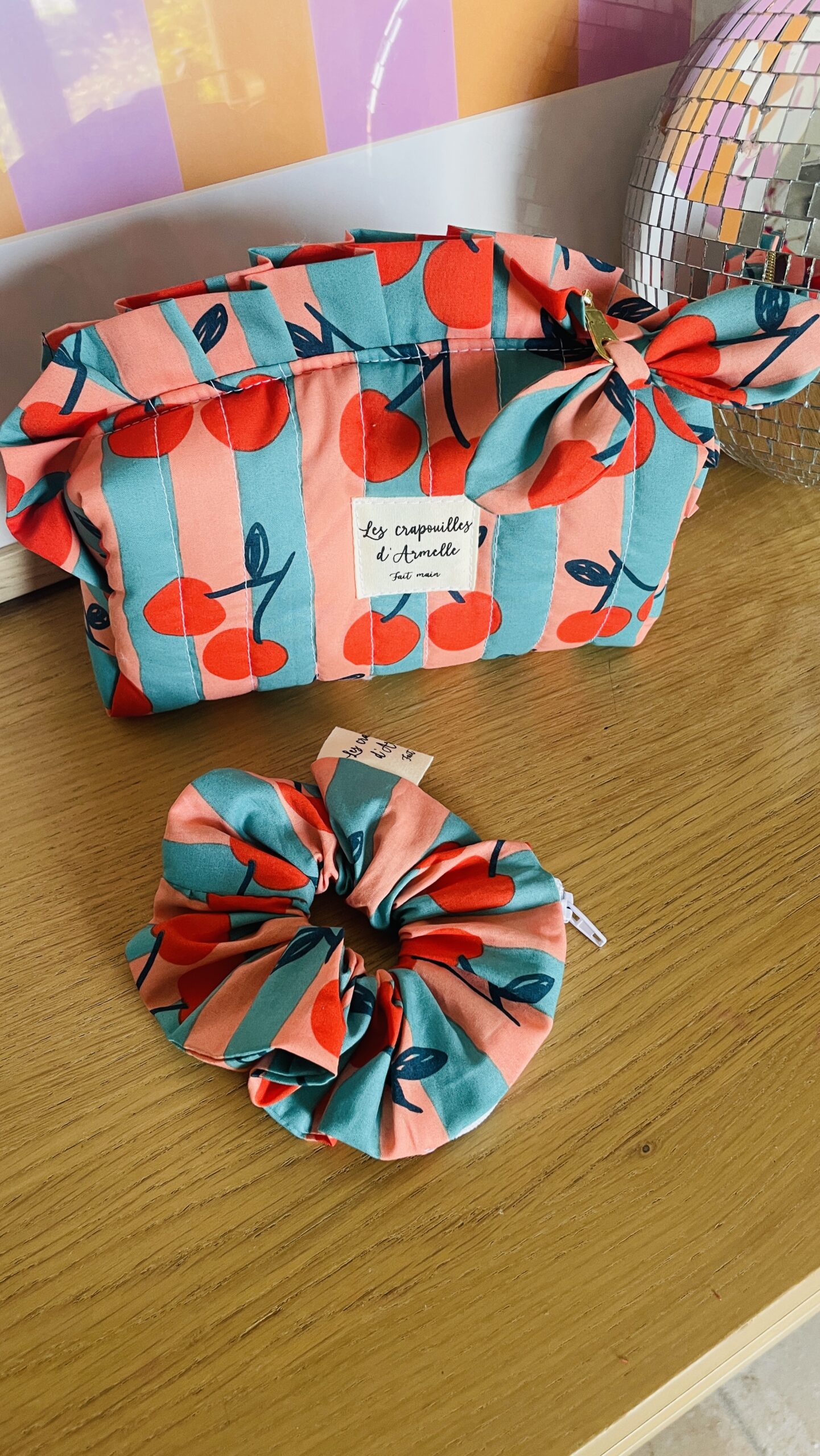 Trousse de toilette matelassée à volants – Image 6