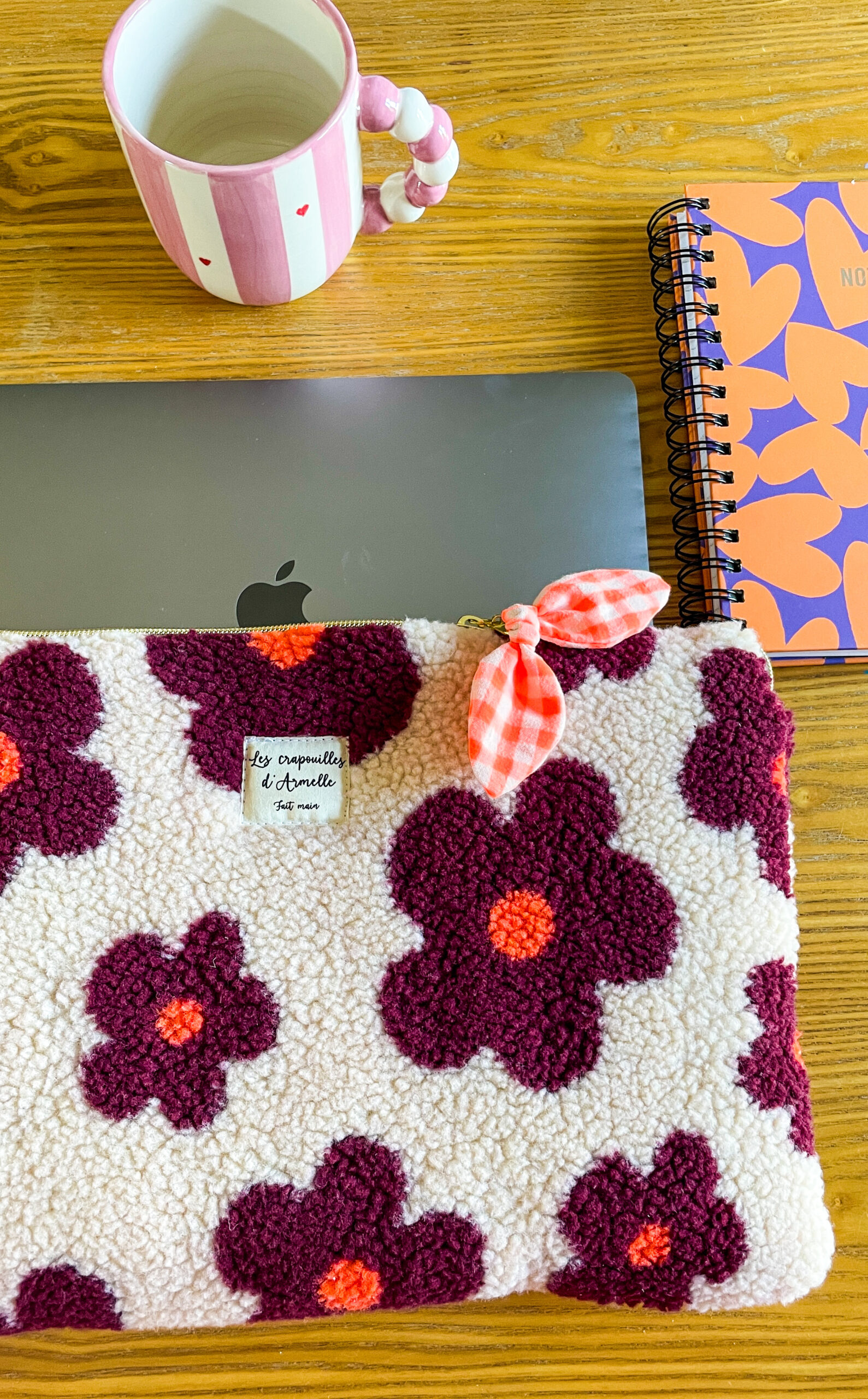 Housse d'ordinateur en moumoute fleurs oranges ultra moelleuse – Image 3