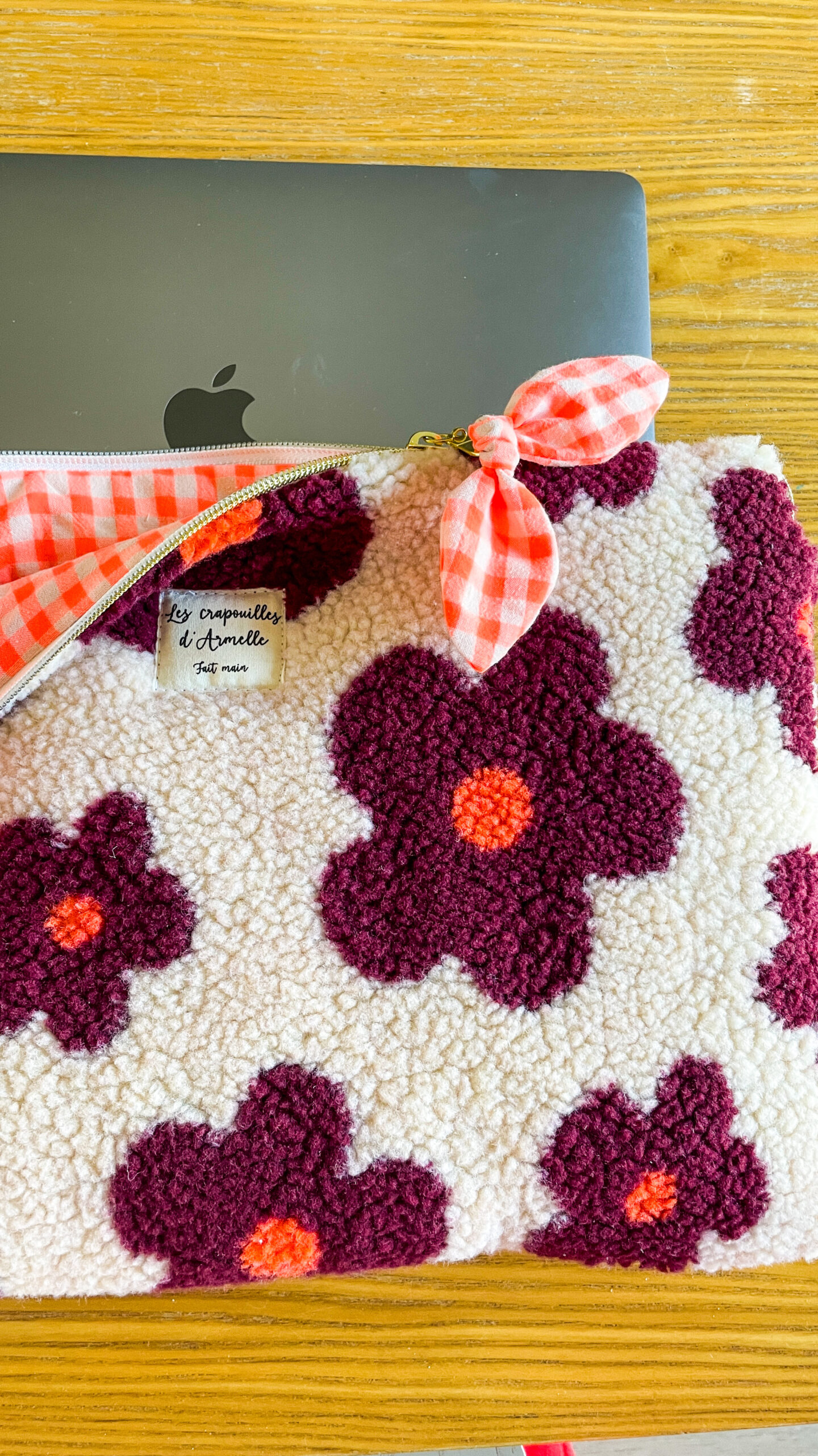 Housse d'ordinateur en moumoute fleurs oranges ultra moelleuse – Image 2